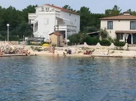 Apartments by the sea Vir - 25016