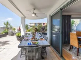 Peninsula Waters 1 Aircon pool and massive outdoor area