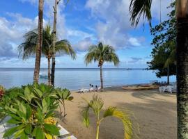 Tropical Jungle House, villa en Roatán