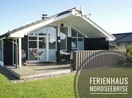 Holiday home in Lankau with swimming pool, Hotel in Wesselburenerkoog