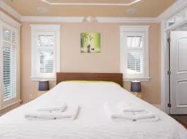 Deluxe Room with Ensuite Washroom in Luxury Homestay