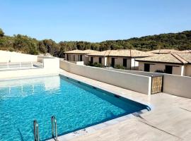 Résidence privée avec piscine à Bonifacio, hotel in Bonifacio