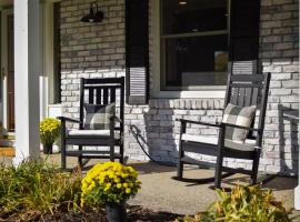 "Zen Den" on the Lake by Roxy Rentals, hotel v destinaci Wayzata