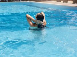 Holiday home with 1 bedroom, hótel í Postomino