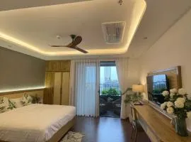 May Home Green Apartment