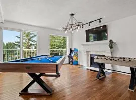 The Ohana Lakeside Retreat 4 Bedrooms & Tiki Bar