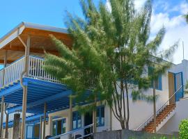 The Tree House Port Vila, hotel v mestu Tatafo