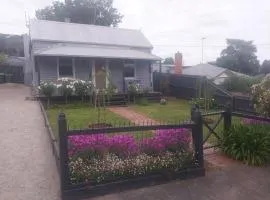 Lavender Cottage - Cute, Cosy & Pet Friendly