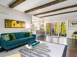 The Hideaway 4200 Luxury 4BR Home with Theater Game Room Fire Pit and Gym