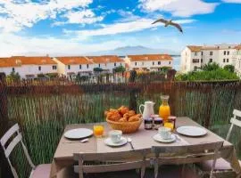 Studio mezzanine proche du Marché de Noël - vue sur le Canigou, aire de jeux d'enfants, parking