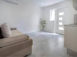 Lovely Apartment In Tucepi With House Sea View