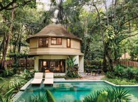 Rayavadee - Pool Pavilion, hotel in Railay Beach