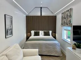 Boutique Cottage by Bishop's Stortford train station, easy to Stansted Airport & Parking