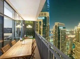 Spacious Lux 4 Bed with Large Balcony and Burj View by Vista Stays Dubai