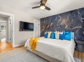 Vibrant In The Valley 4 Bedroom Getaway Arcade, khách sạn ở Invermere