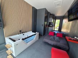 Studio Balnéo Bord de mer Fouras - 800m de la plage, hotel i Fouras