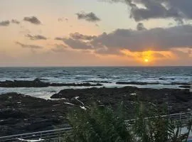 Premium Ocean View Studio, Balcony & Pool