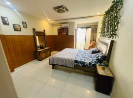 Gulberg Luxurious 1 Bed Apartment, k&aelig;ledyrsvenligt hotel i Islamabad