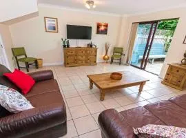 Oysters Sleeps 6 Modern Villa Dog Friendly