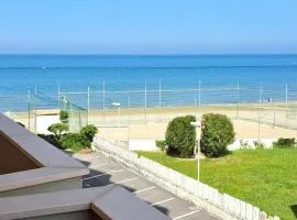 F007 - Fano, monolocale fronte mare in residence con piscina