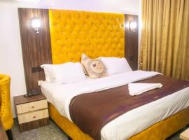 De Baylux Hotel and Suites, Lekki, Lagos, hotel in Maiyegun