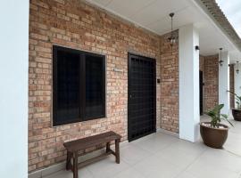 Kak Pah Roomstay Paka, bed & breakfast σε Paka