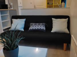 Appartement Cozy avec Parking privé, Wifi & Linge, Check-in autonome, hotel a Sévérac