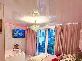 Jacuzzi Bliss by the Motława