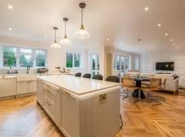 Modern Cosy Home w Stylish Interior - Pass the Keys