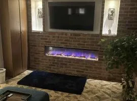 Wonky 2 A Cosy Hideaway in the Heart of Cheshire