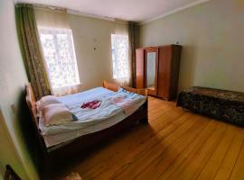 -L0RIA-Guest House, hotel en Telavi