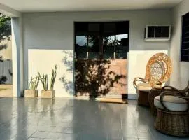 Casa Milos para dos personas frente al rio