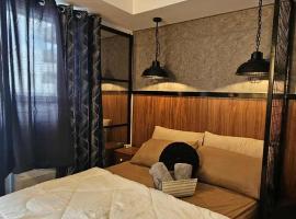 The Vintage Home by Astro at Azure North, hotel v destinaci San Fernando