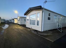 3 bedroom Lyons Oakfield Towyn pets welcome，位于Kinmel Bay的酒店