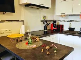 Bel appartement climatisé vu sur l'étang