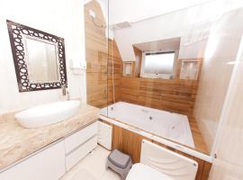 Castelinho Solemar - Suíte Premium com Banheira Privativa e Ar, hotel in Praia Grande