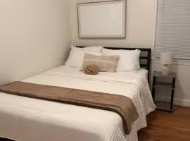 Bright 2BR and1BA Home Near Old Town, Metro, Airport and Potomac Yard