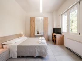 Rivazza Apartment - Free WiFi, Air Conditioning & Private Parking, hotelli kohteessa Imola