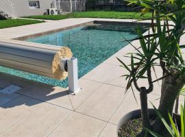 Ma Vie'La - Swimming Pool - Balneo - Jacuzzi - Sauna, hotel din Rhinau
