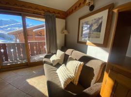 Le Chamois des Alpages de Reberty ski au pied โรงแรมในเลส์เมอนุยเออร์