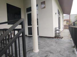 Preethi Villa، شقة في Nikawatawana