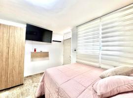 Acogedor studio frente al parque - Cerca de todo, hotel in Floridablanca