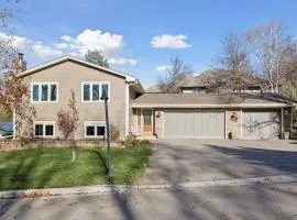 Modern, Peaceful Home w Hot Tub Near Medicine Lake