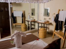 Nile Breeze Bamboo Lodge, hotel in Pakwach East