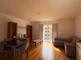 Island Heart- Family Retreat- Free parking garage, hotel a Ribeira Brava