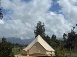 Glamping Peumayen carpintero, hotel in Llanquihue
