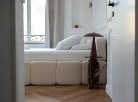 Suite Velours by Collection Aura - Maison les Arcades face à la gare de Charleville-Mézières