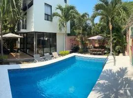 Alberca privada, asador y terraza familiar