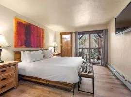 Mountain View Penthouse Condo with Loft, Pool, and Hot Tub