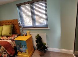 Quiet Loft Double Room forty-five minutes by train to London Liv Street, hotel in Braintree
